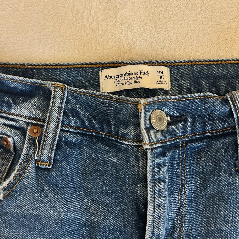 Abercrombie & Fitch High Rise Distressed Blue Jeans - Picture 3 of 3